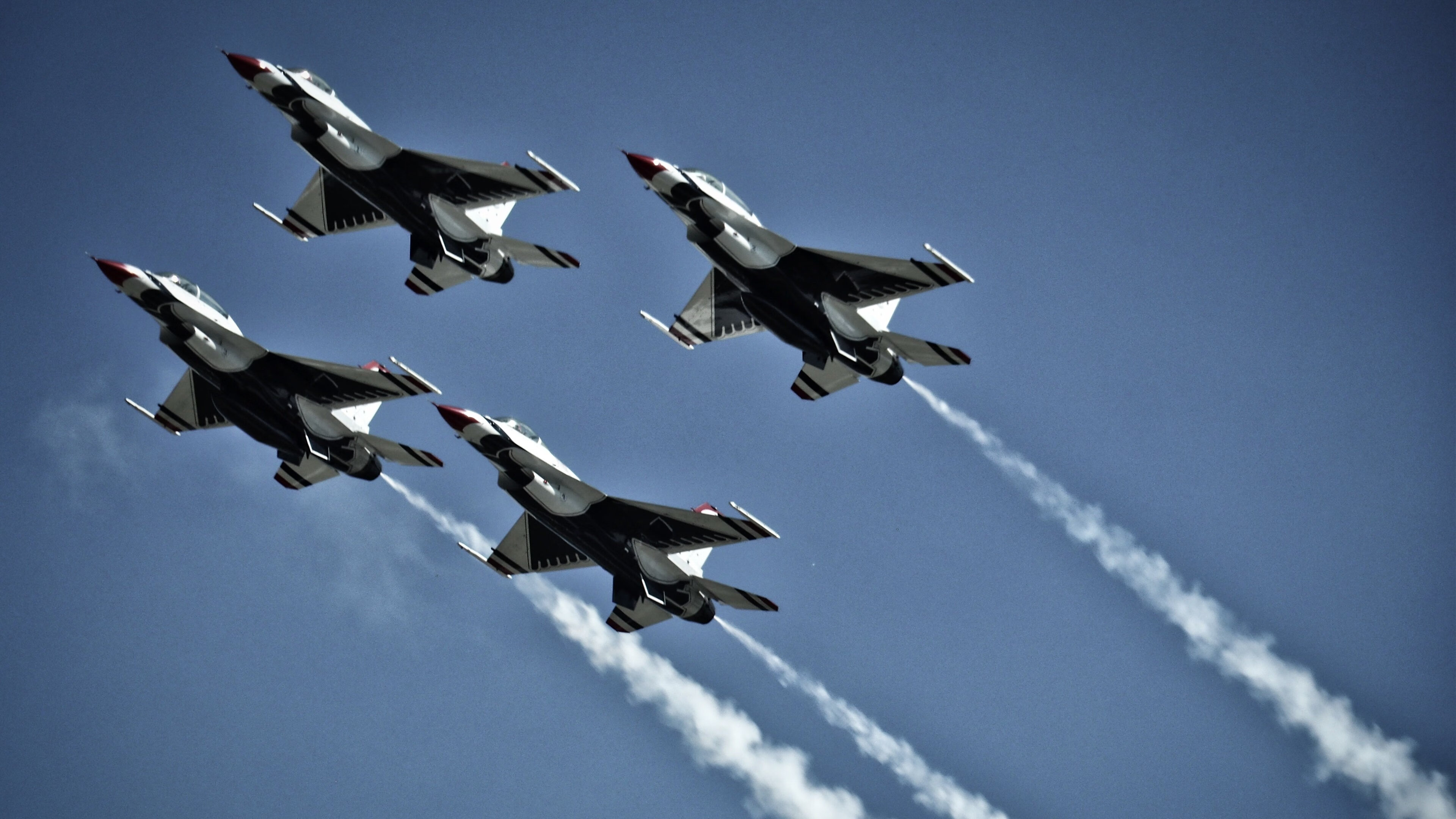 kaiyun网站-里根·史密斯泳姿优雅引发媒体关注，里根 史密斯